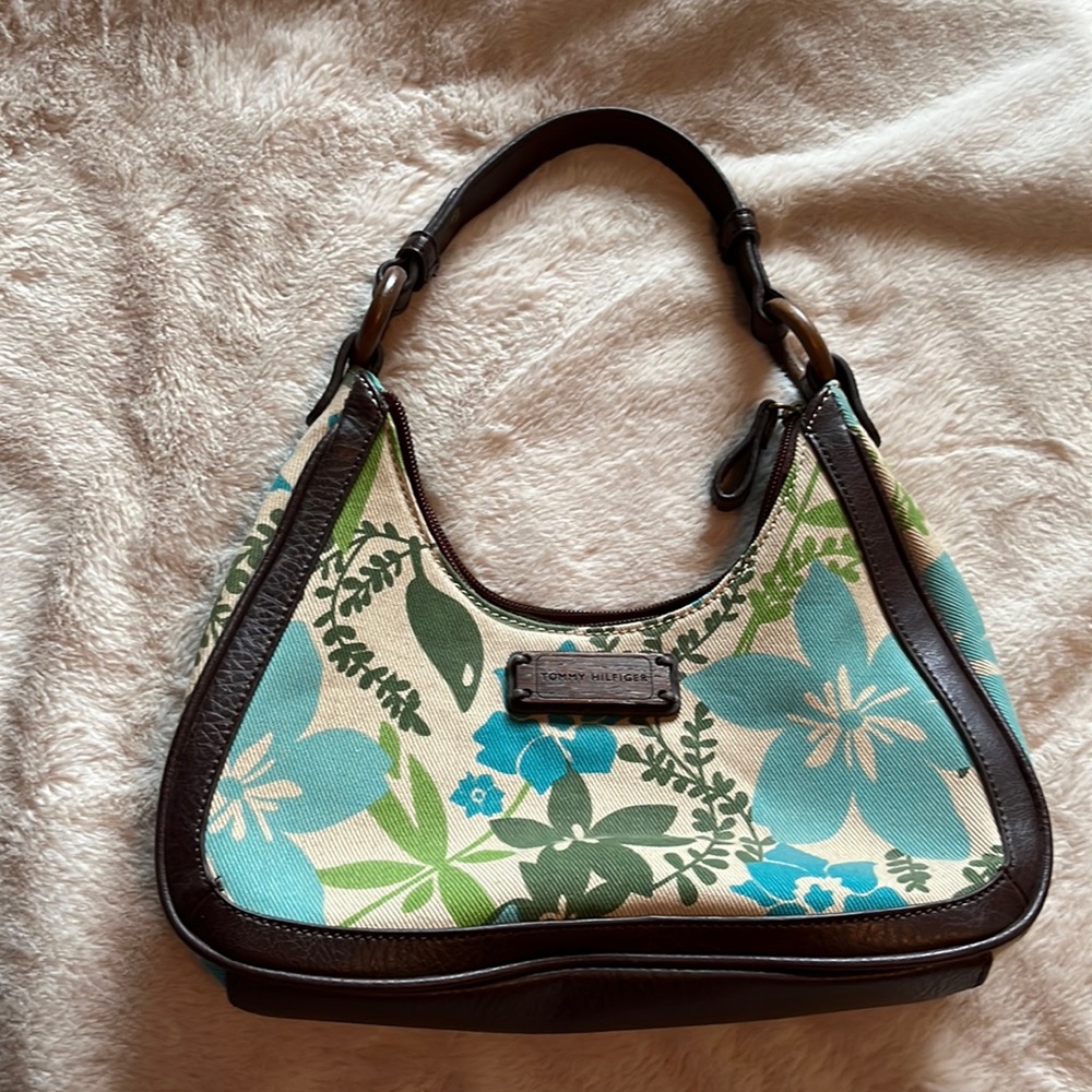 Tommy Hilfiger Small Floral Purse 👜